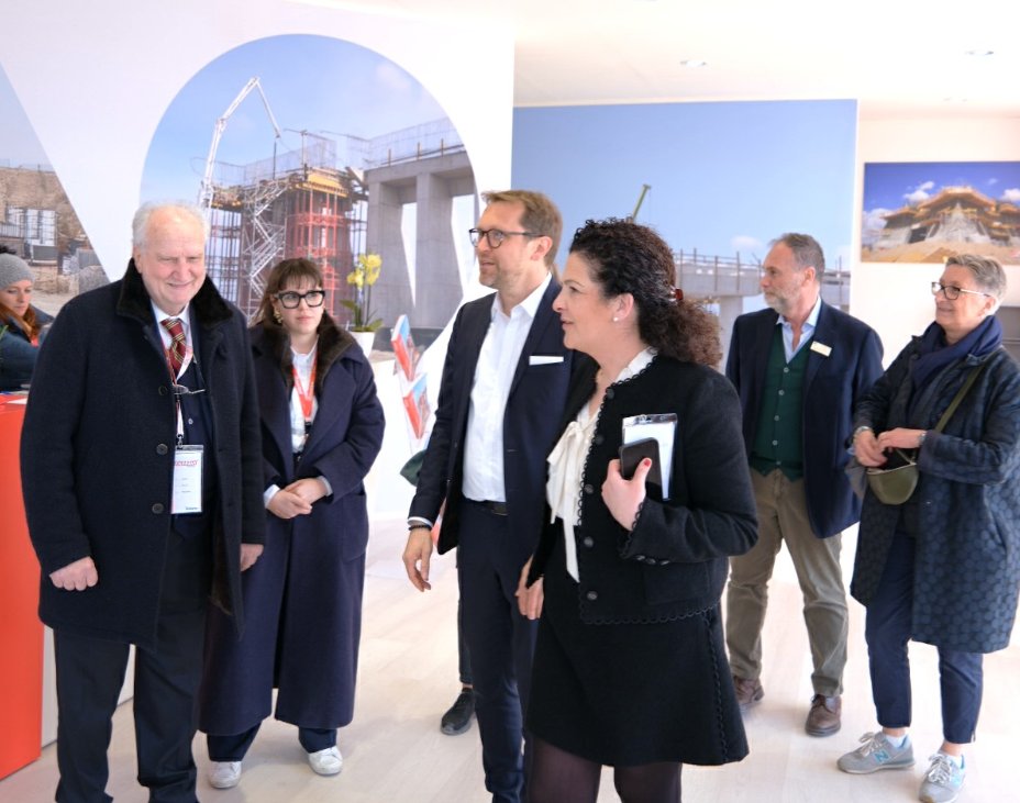 At Bauma 2025, visiting the Faresin Formwork stand the Consul General of Italy in Munich and the top management of Messe München